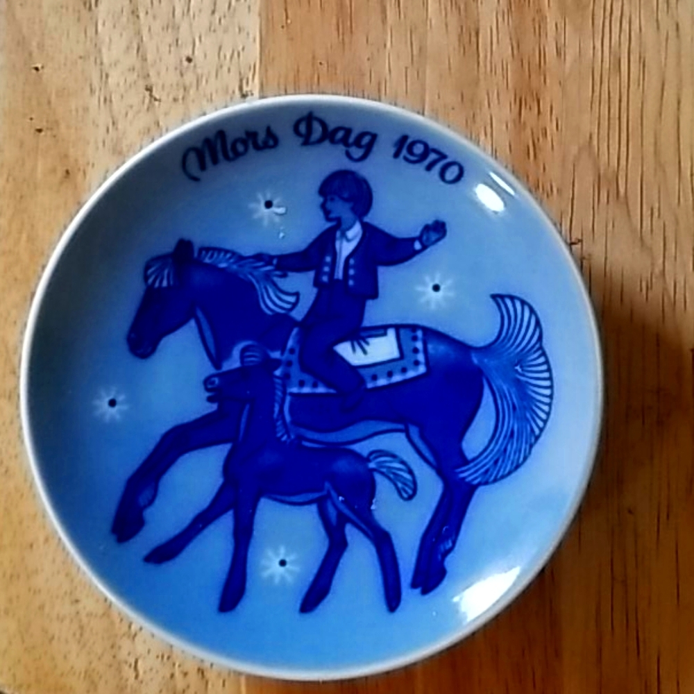 Mars Dag 1970 decorative plate